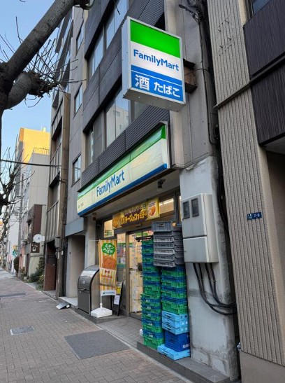 コンビニ　ファミリーマート入船一丁目店（コンビニ）まで126m