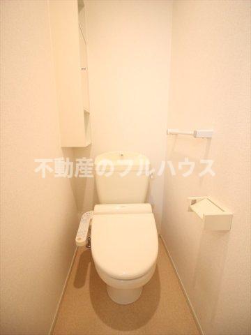 トイレ　写真は反転タイプ別室