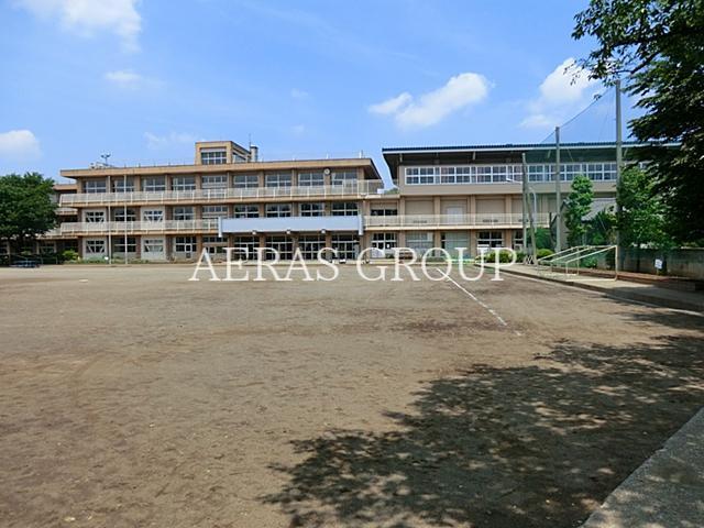 小学校　三芳町立三芳小学校（小学校）まで842m