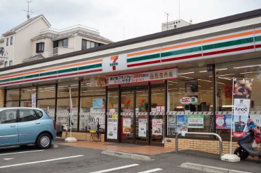 コンビニ　セブンイレブン 川崎平4丁目店（コンビニ）まで381m