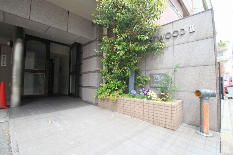 建物外観　綺麗なエントランスです。