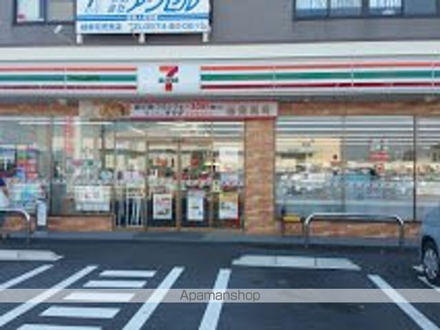 コンビニ　セブンイレブン（コンビニ）まで704m