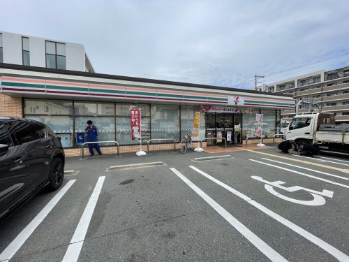 コンビニ　セブンイレブン 八尾南太子堂2丁目店（コンビニ）まで384m