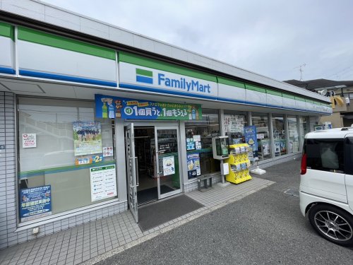 コンビニ　ファミリーマート 東太子一丁目店（コンビニ）まで385m