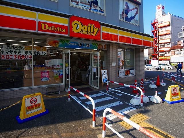 コンビニ　デイリーヤマザキ 西新井栄町店（コンビニ）まで474m