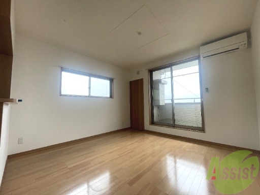 居室・リビング　約１４帖のＬＤＫです。陽当りも良く明るいお部屋ですよ。