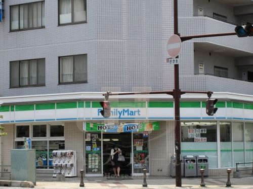 コンビニ　ファミリーマートわらび西口店（コンビニ）まで476m