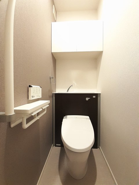 ルーエ西本成寺IIIのトイレ写真