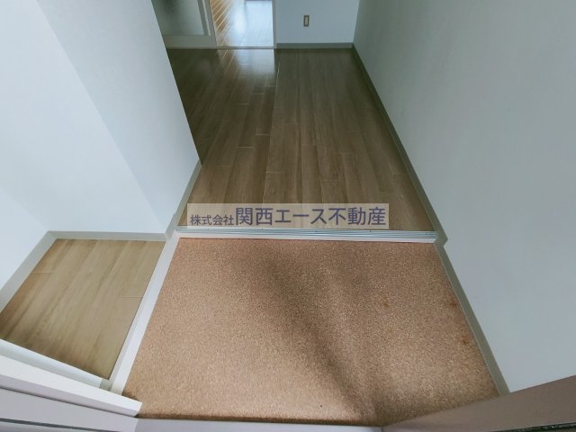 近鉄奈良線 東花園駅 徒歩7分 3階建 築40年の玄関写真