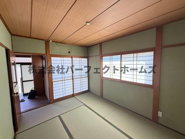 居室・リビング　畳の上でゆっくりとくつろげる和室です