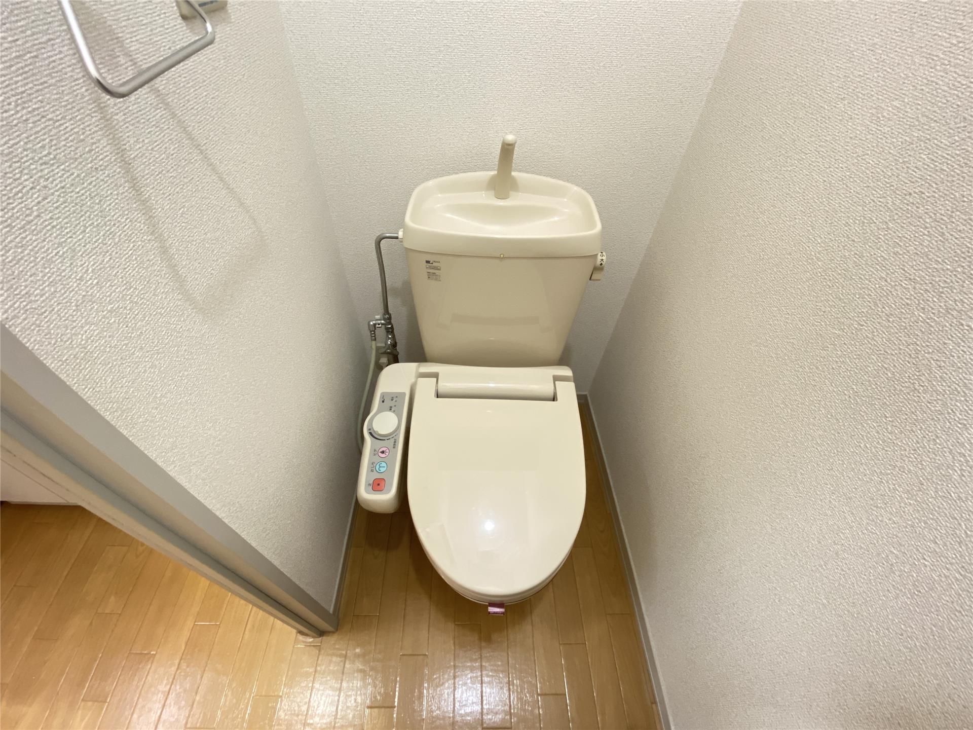 トイレ　温水洗浄暖房便座付トイレ