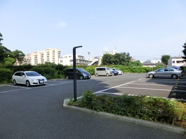 エントランス　敷地内駐車場あり
