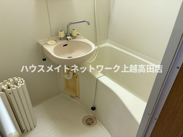 バス・シャワールーム　浴室（参考同型F号室室内写真）
