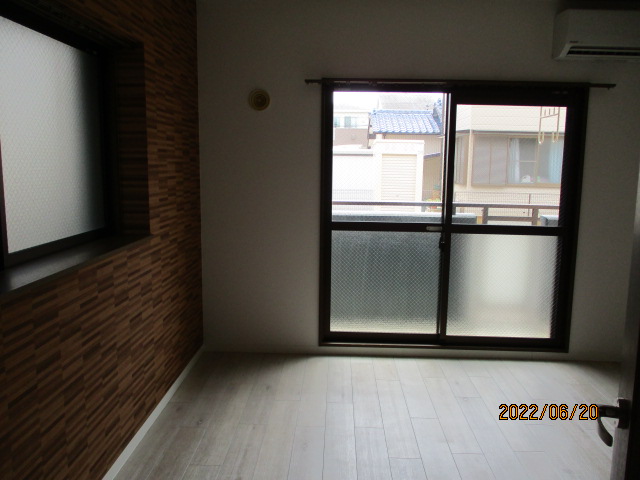 浜松市中央区 3階建 築22年の居間写真