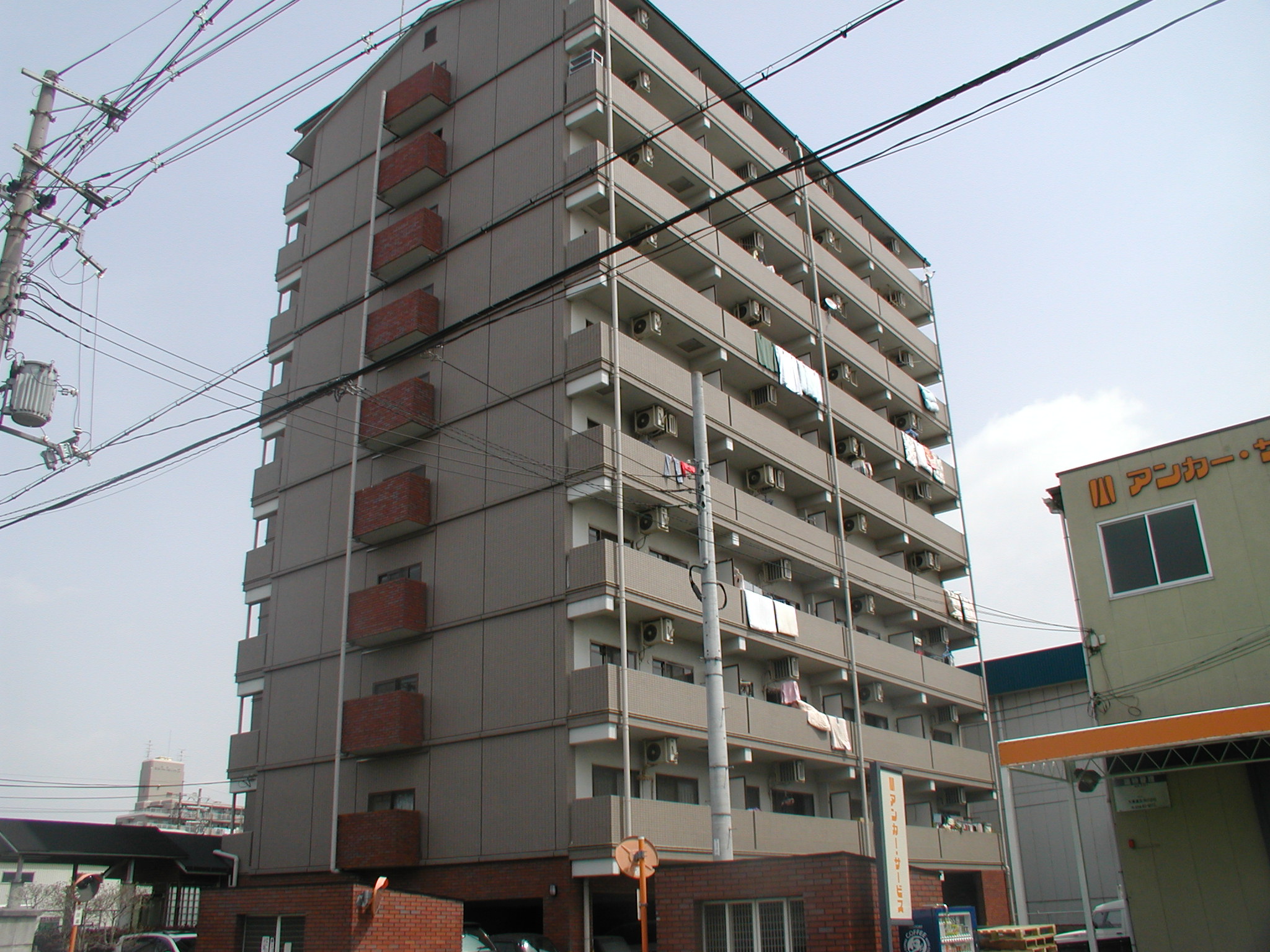 東大阪市新庄西のマンションの建物外観