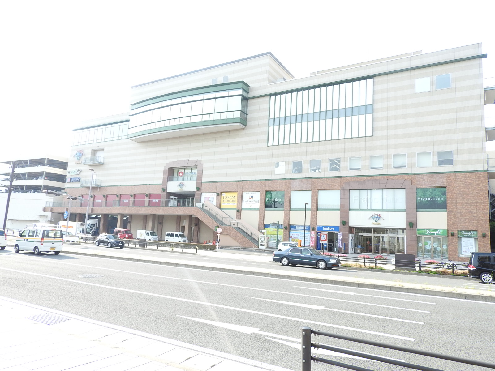 ショッピングセンター　ゆめタウン夢彩都店（ショッピングセンター）まで239m