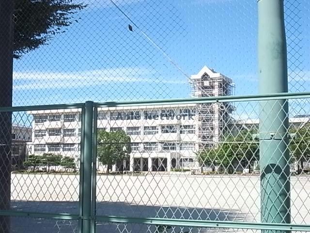 【岐阜市長良宮路町のマンションの中学校】