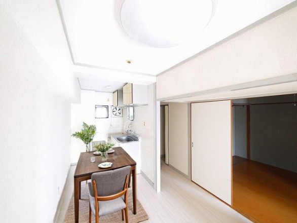 居室・リビング　CGで家具等を配置したもので家具等は含まれません