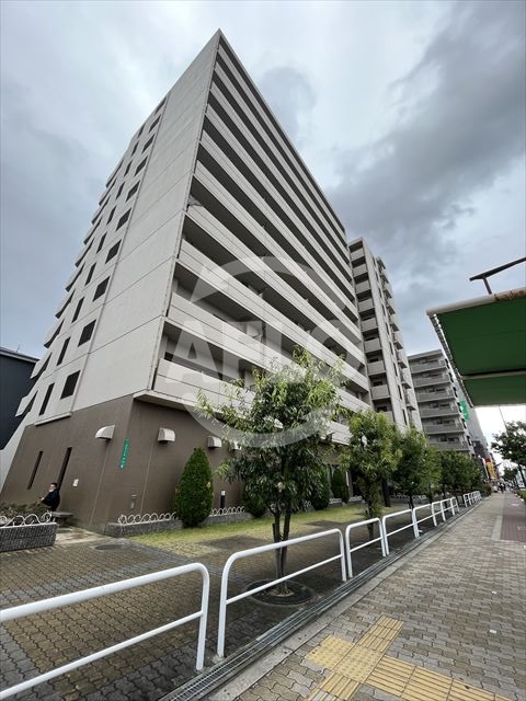 大阪市東成区深江北のマンションの建物外観