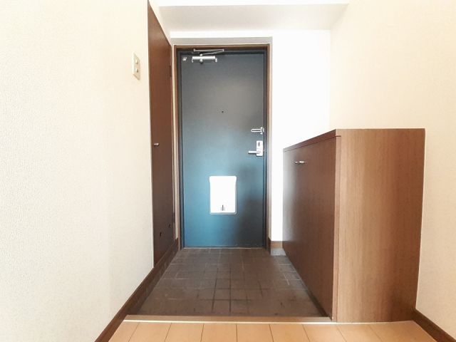 【カサーレ三ケ森の玄関】