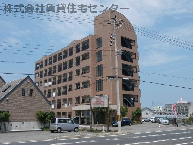 【和歌山市紀三井寺のマンションの建物外観】