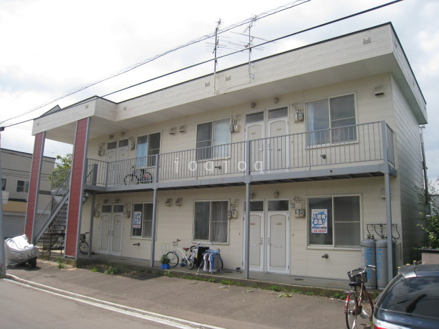 【函館市柏木町のアパートの建物外観】