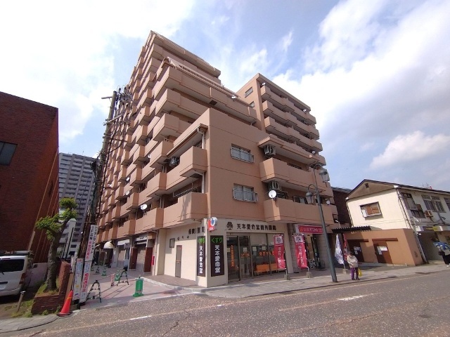 長崎市新地町のマンションの建物外観