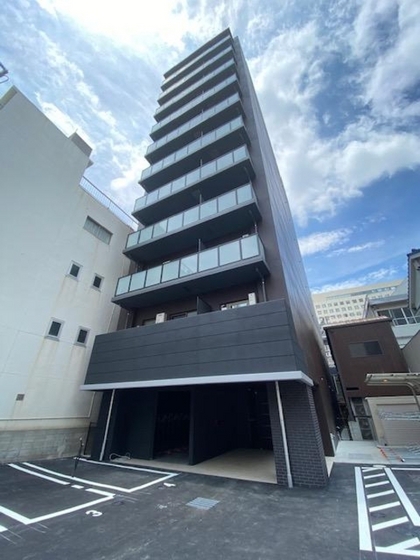 岡山市北区表町のマンションの建物外観