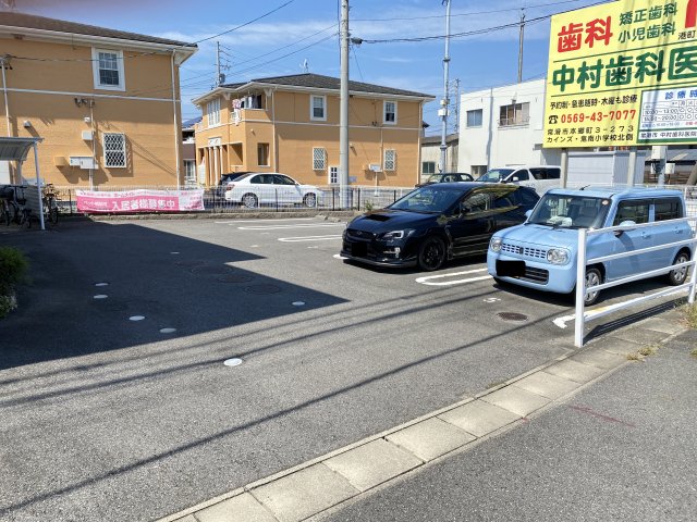 【エンジェルステラの駐車場】