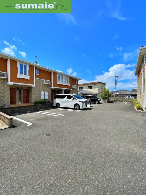 【紀の川市西大井のアパートの駐車場】