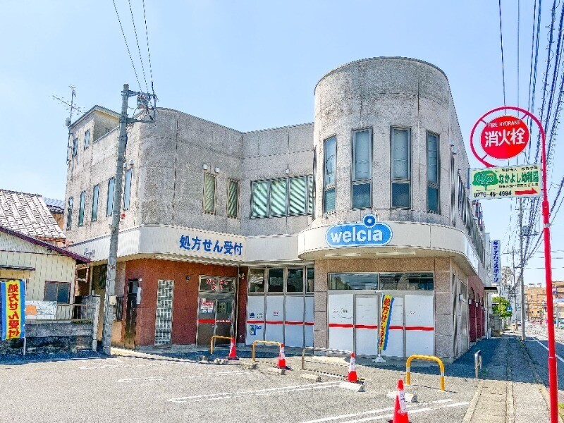 【太田市新島町のマンションのドラックストア】