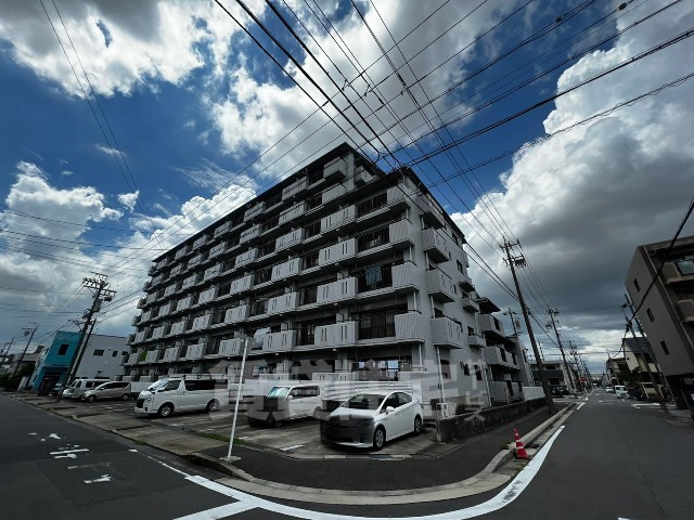 名古屋市北区若鶴町のマンションの建物外観