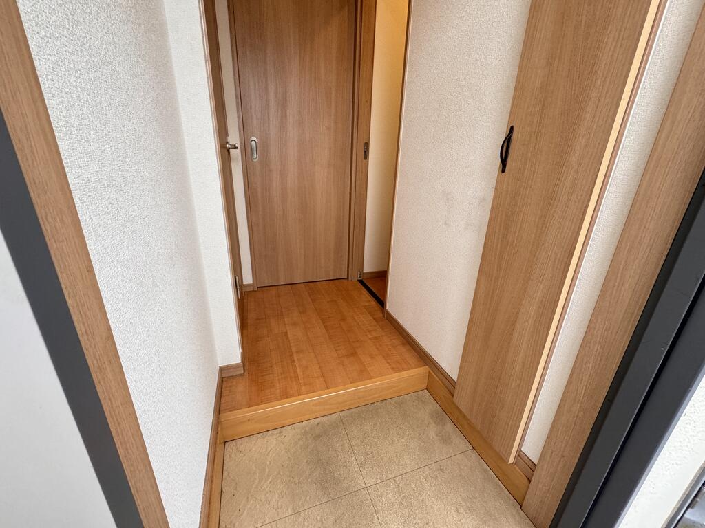 ラヴァンスアラタの玄関写真