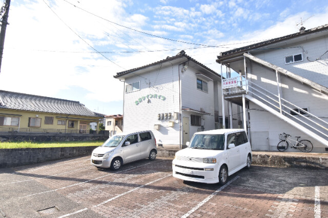 【宮前ツインハイツＢ棟の駐車場】