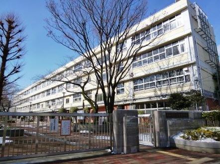 【世田谷区下馬のマンションの中学校】