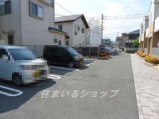 【アルル　壱番館の駐車場】