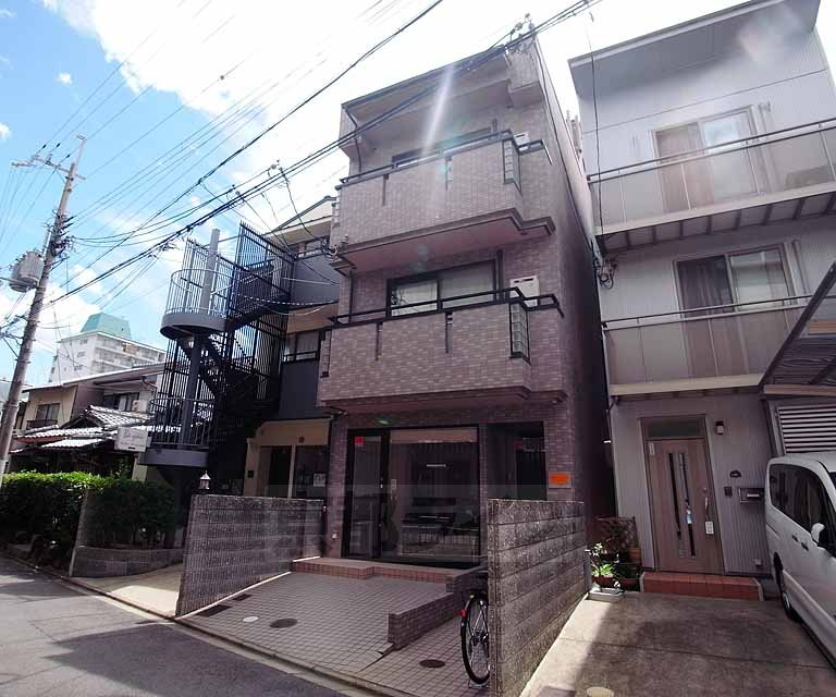 京都市中京区西ノ京南円町のマンションの建物外観