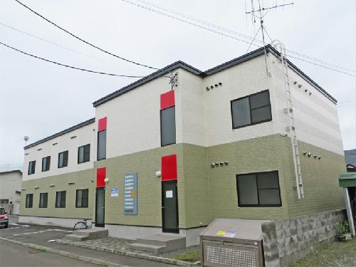 恵庭市中島町のアパートの建物外観