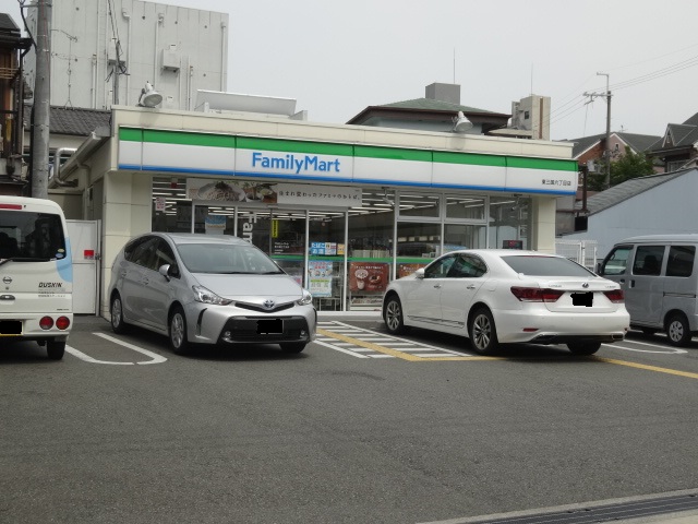 コンビニ　コンビニ（コンビニ）まで240m