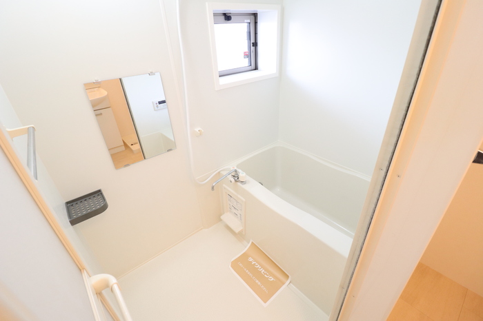 バス・シャワールーム　追い焚き給湯式浴室