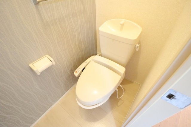 トイレ　温水洗浄暖房便座