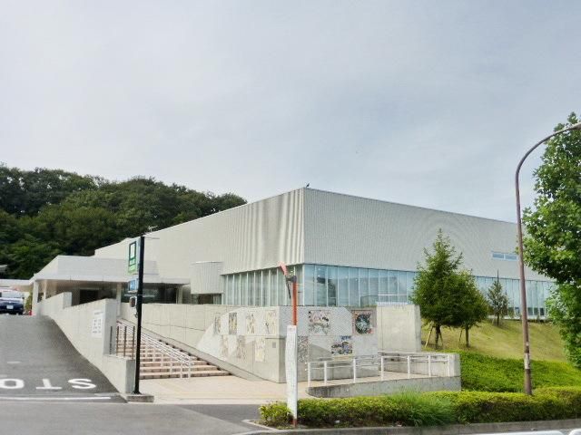 図書館　図書館（図書館）まで2000m