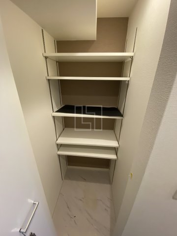 収納　ドゥーエ立売堀　シューズクローゼット