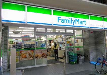 コンビニ　ファミリーマート 小浦蒲田サンライズ通り店（コンビニ）まで39m