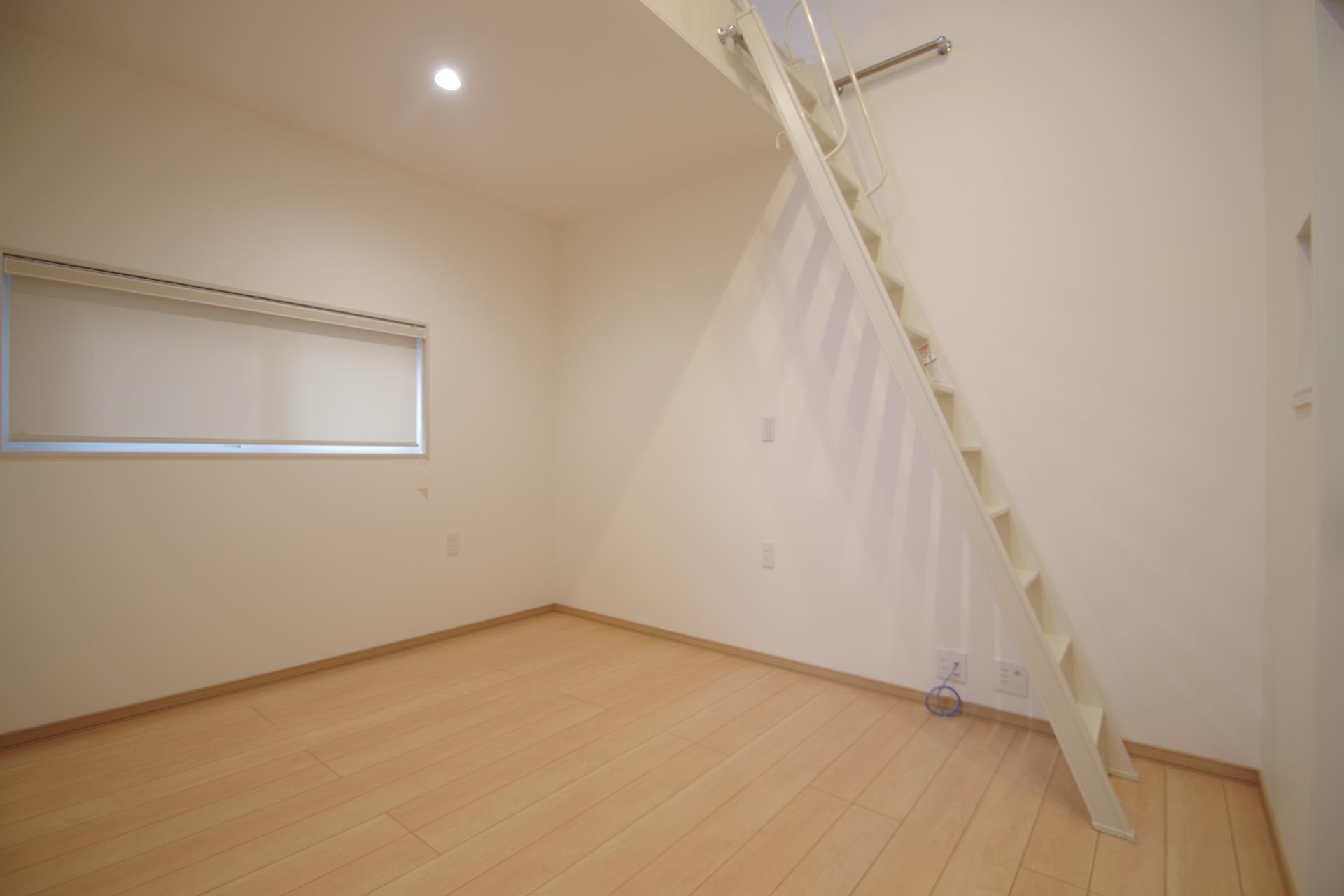 その他部屋・スペース　お洒落なロールカーテン付き♪