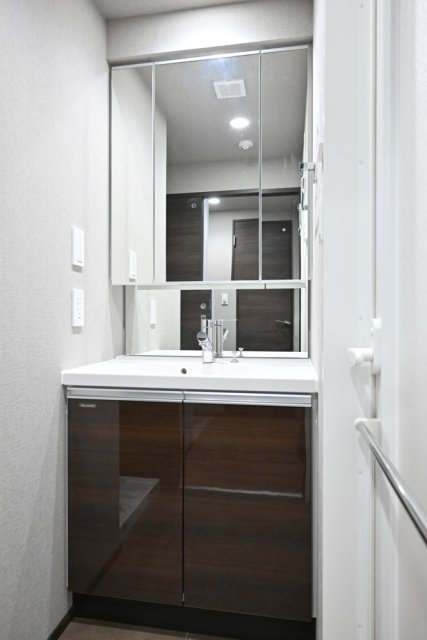 洗面設備　使いやすい独立洗面台です