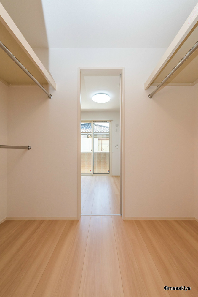 収納　ウォークスルークローゼット