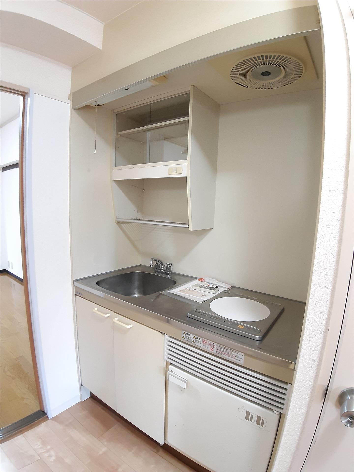 キッチン　写真は反転タイプの別部屋です。