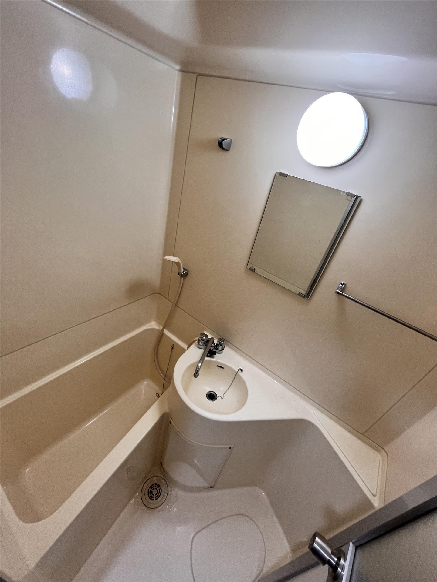 バス・シャワールーム　写真は反転タイプの別部屋です。