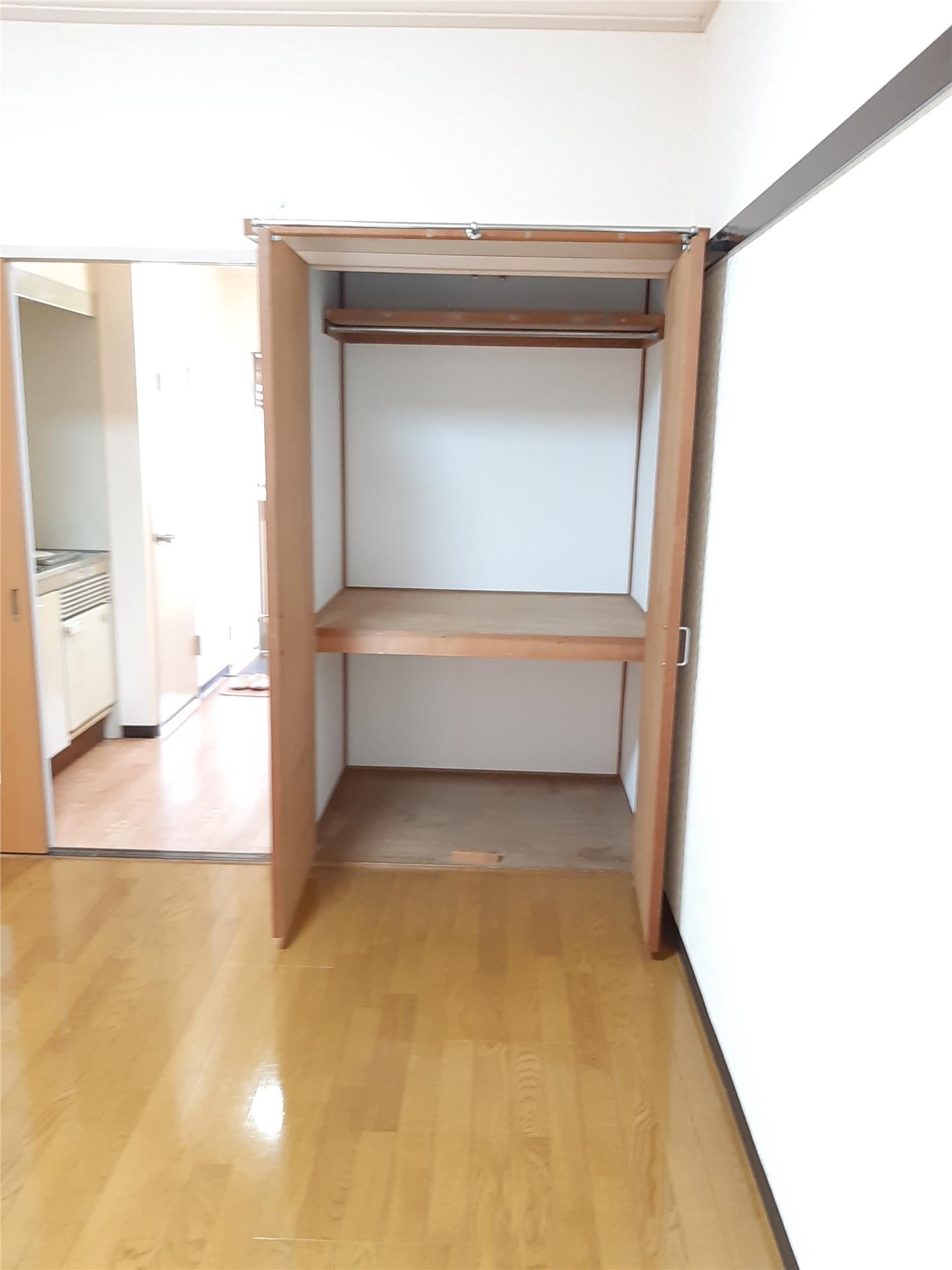 収納　写真は反転タイプの別部屋です。